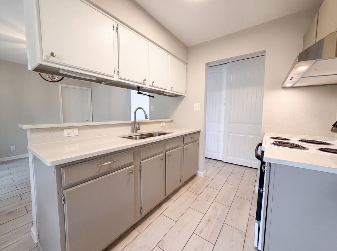 Property photo 2 of 102 Dartmoor Dr
