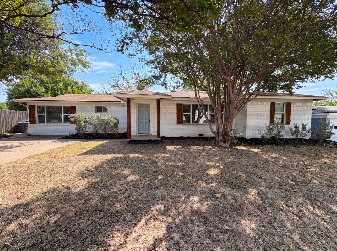 Property photo 1 of 832 Central Dr