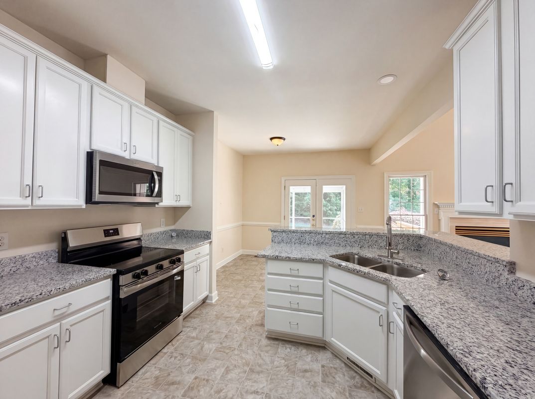 Property photo 2 of 6128 Remington Lake Dr