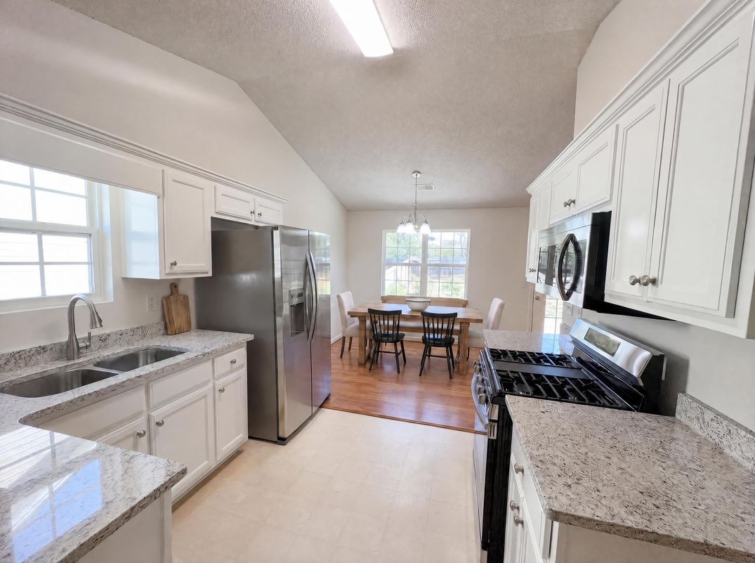 Property photo 2 of 124 Amelia Garden Way