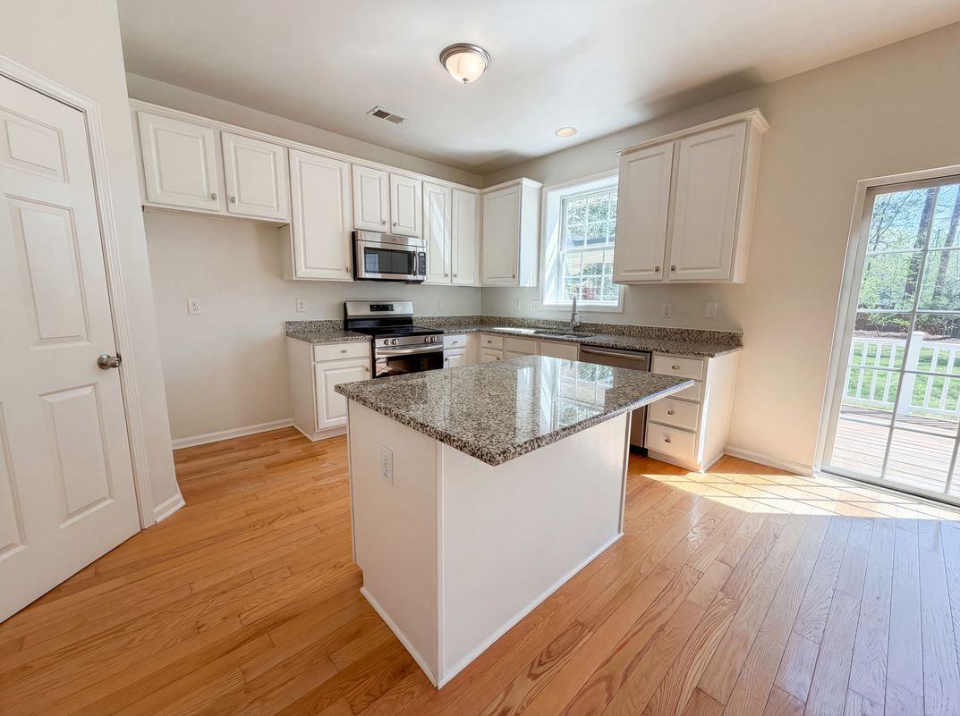 Property photo 2 of 112 Coopers Hawk Cir