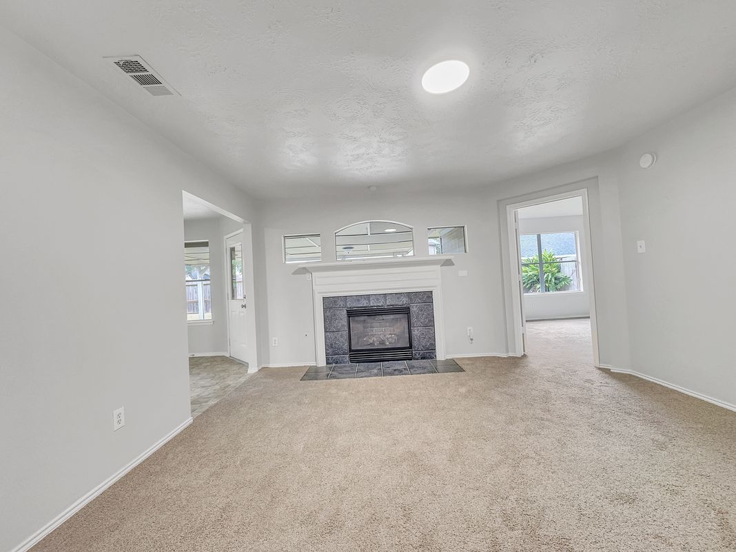 Property photo 3 of 10623 Redwood Dr