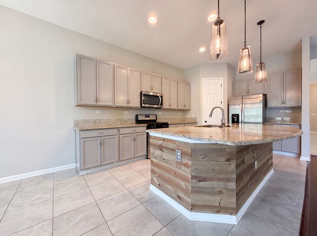 Property photo 2 of 316 Willow Lake Dr