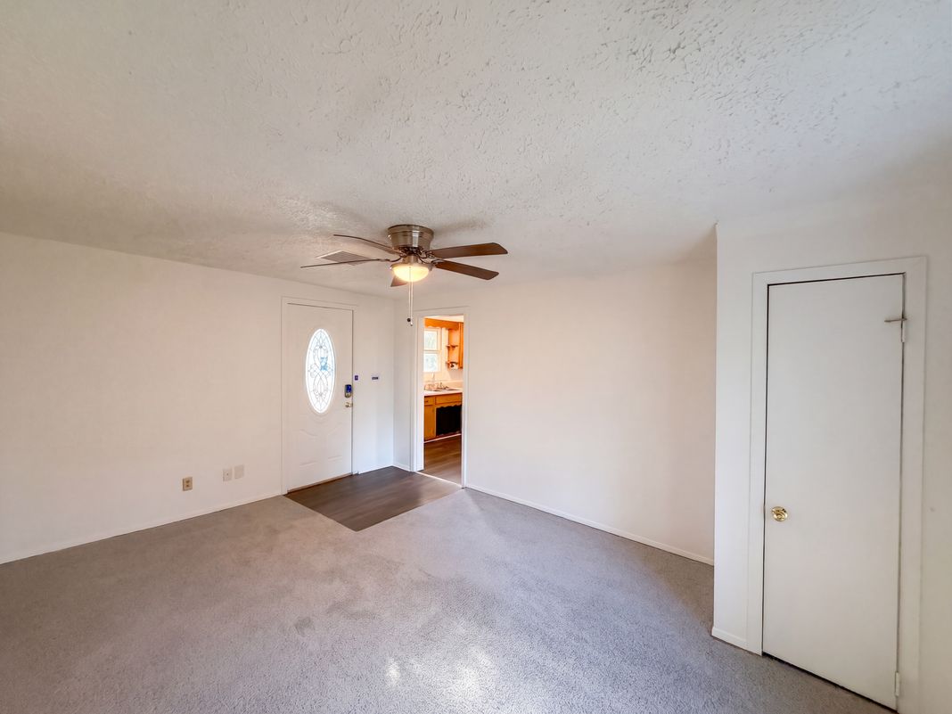 Property photo 3 of 207 E Park St