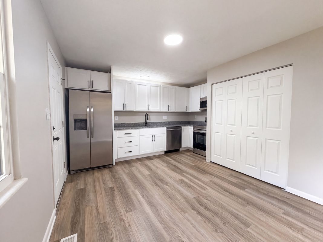 Property photo 3 of 6363 Sandric Ln