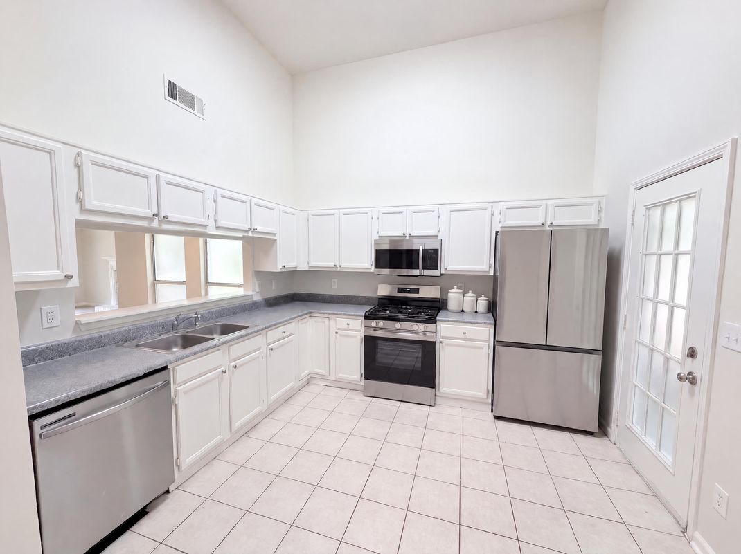 Property photo 2 of 901 Lauren Kay Ct