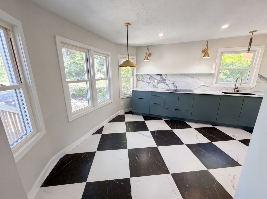 Photo 9 of 28 of 492 Algene St, Lake Orion, MI