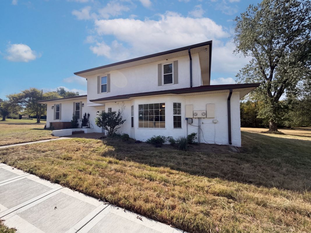 Property photo 1 of 557 Peach Valley Rd