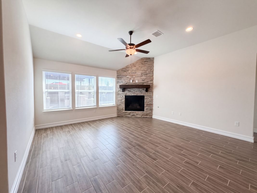 Property photo 3 of 3412 Lillian Ct