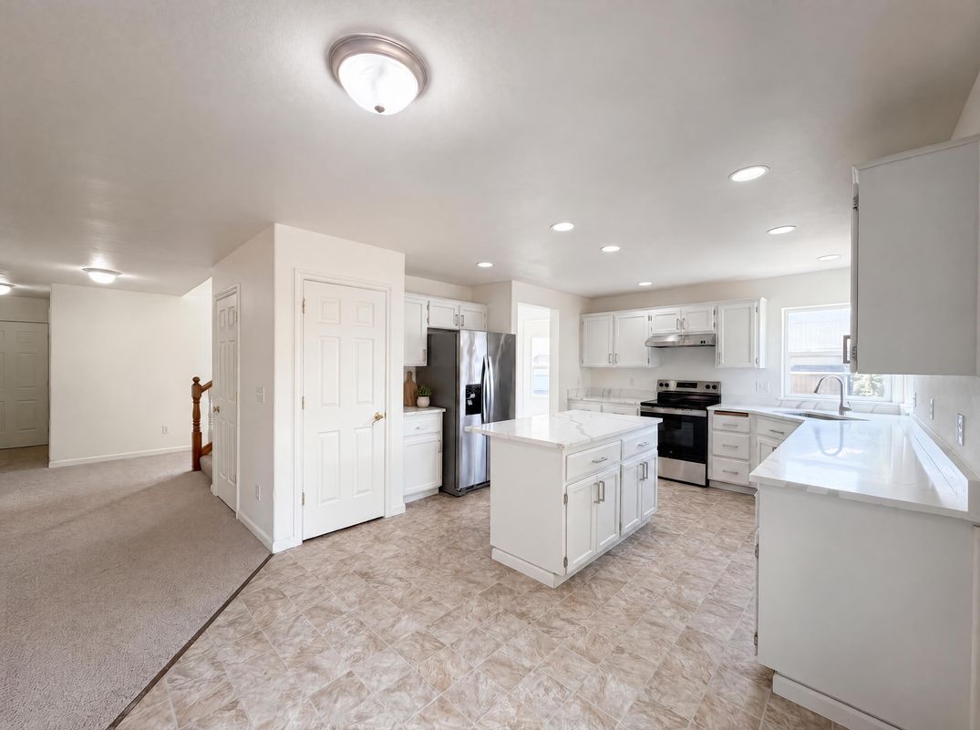 Property photo 2 of 451 NW Yosemite Ter