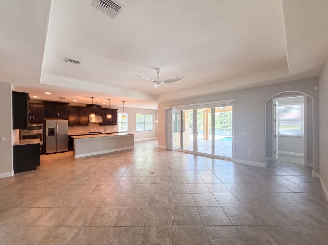 Property photo 3 of 2575 Grand Lakeside Dr