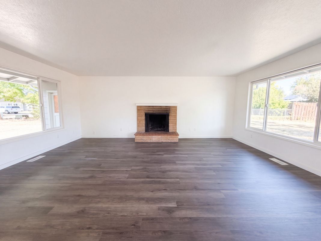 Property photo 3 of 1573 NE Barberry Dr