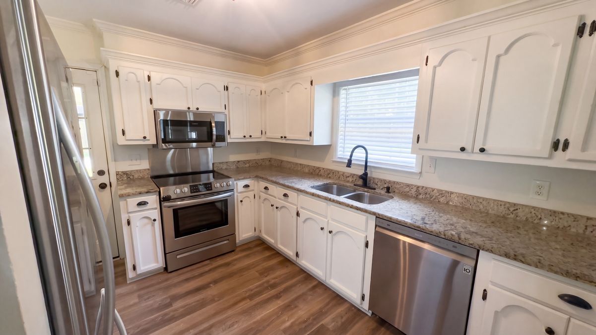 Property photo 2 of 1693 Wofford Pl