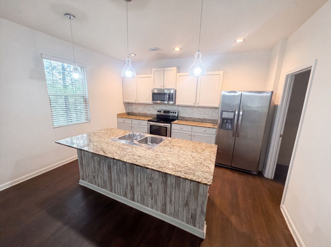 Property photo 2 of 611 Dodson Lake Ct
