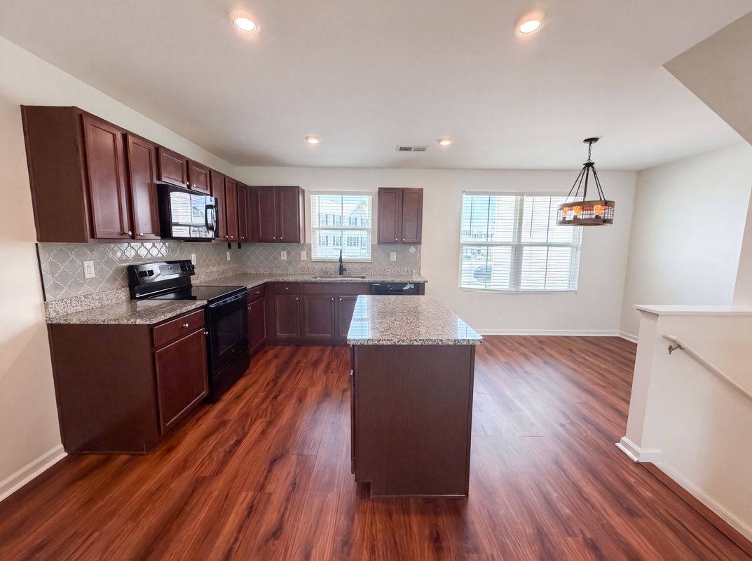 Property photo 2 of 923 Taybyn Rd