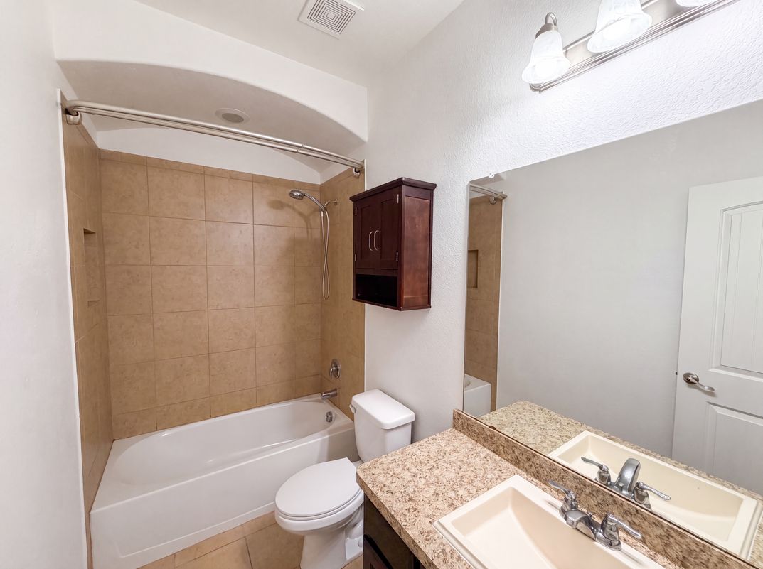 Photo 13 of 20 of 1108 Edgewater Dr, Azle, TX