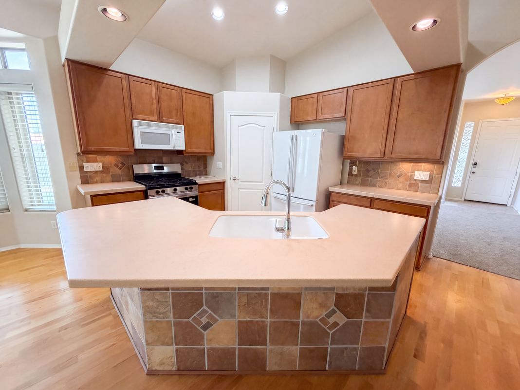 Property photo 2 of 2090 W Corona Dr
