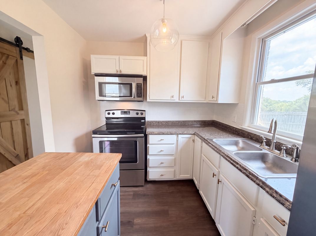 Property photo 3 of 1447 Snell Blvd