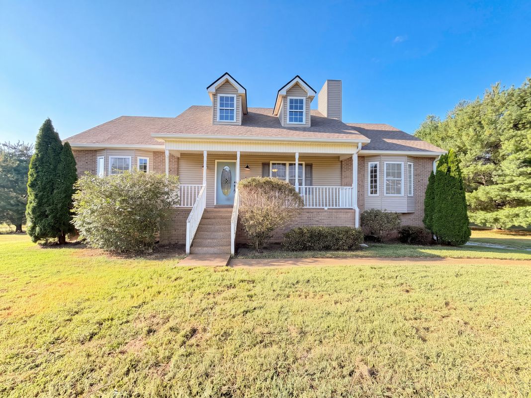 Property photo 1 of 3692 Armstrong Rd