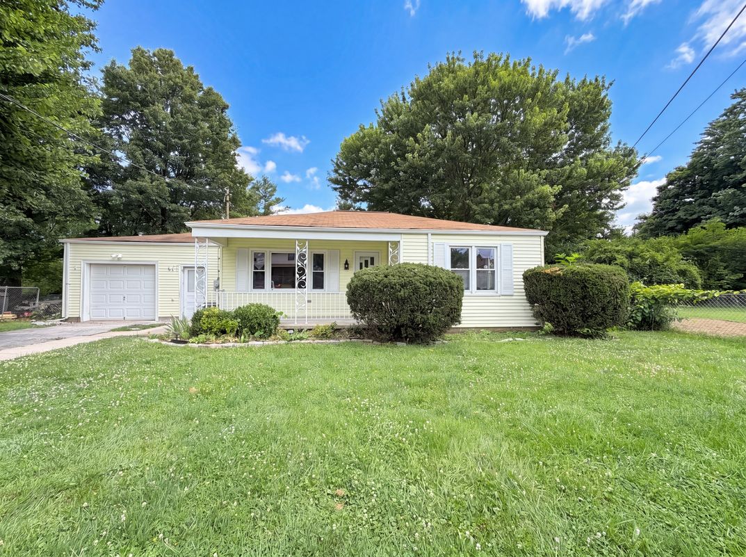 Property photo 1 of 820 Lilly Ln