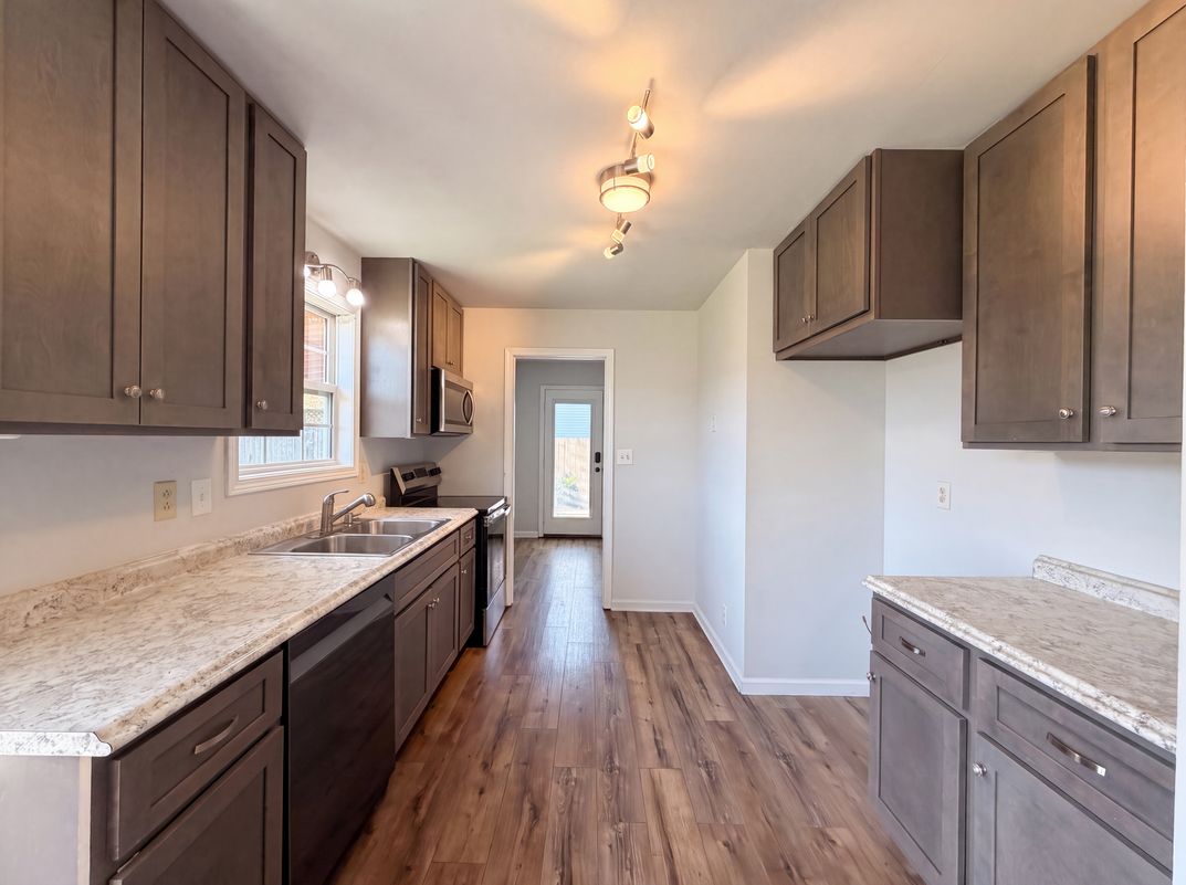 Property photo 2 of 1046 Mile High Dr