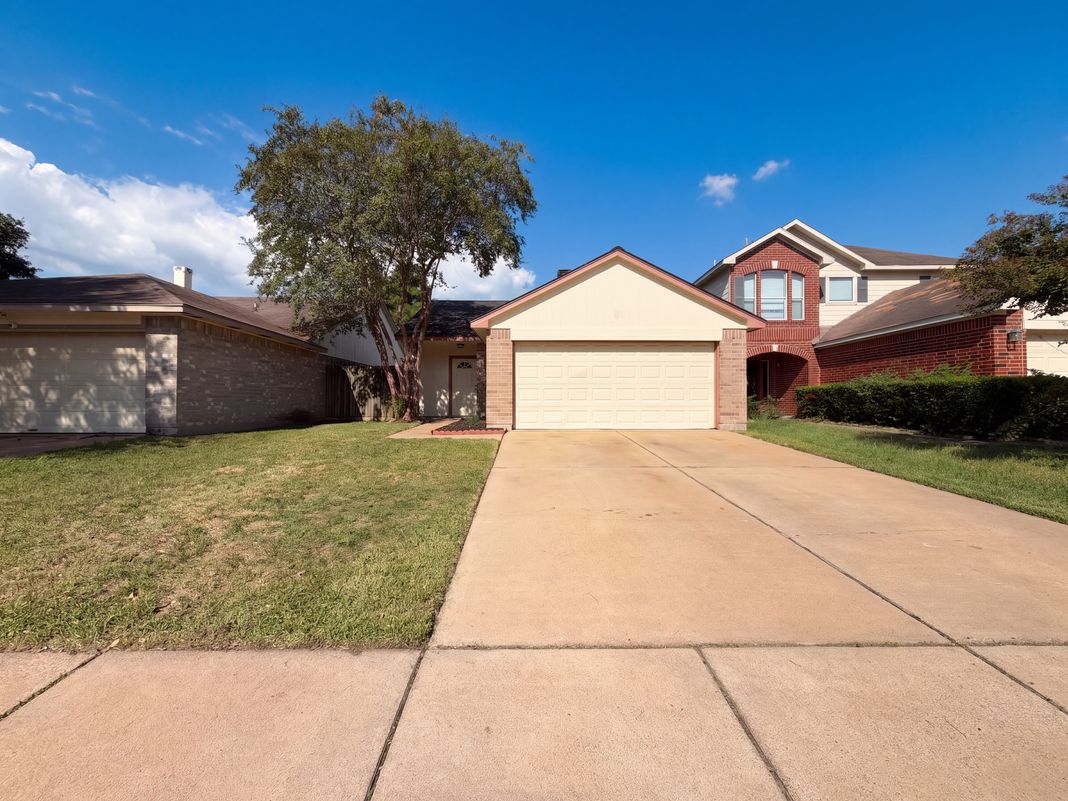 Property photo 1 of 19858 Laurel Trail Dr