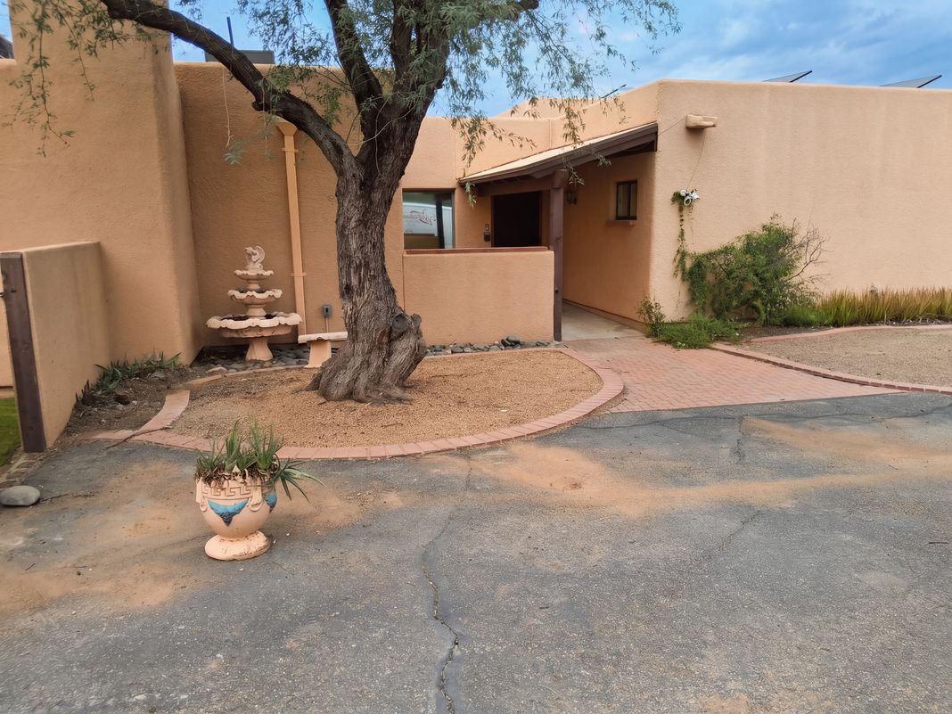 Property photo 1 of 5621 E Fort Lowell Rd