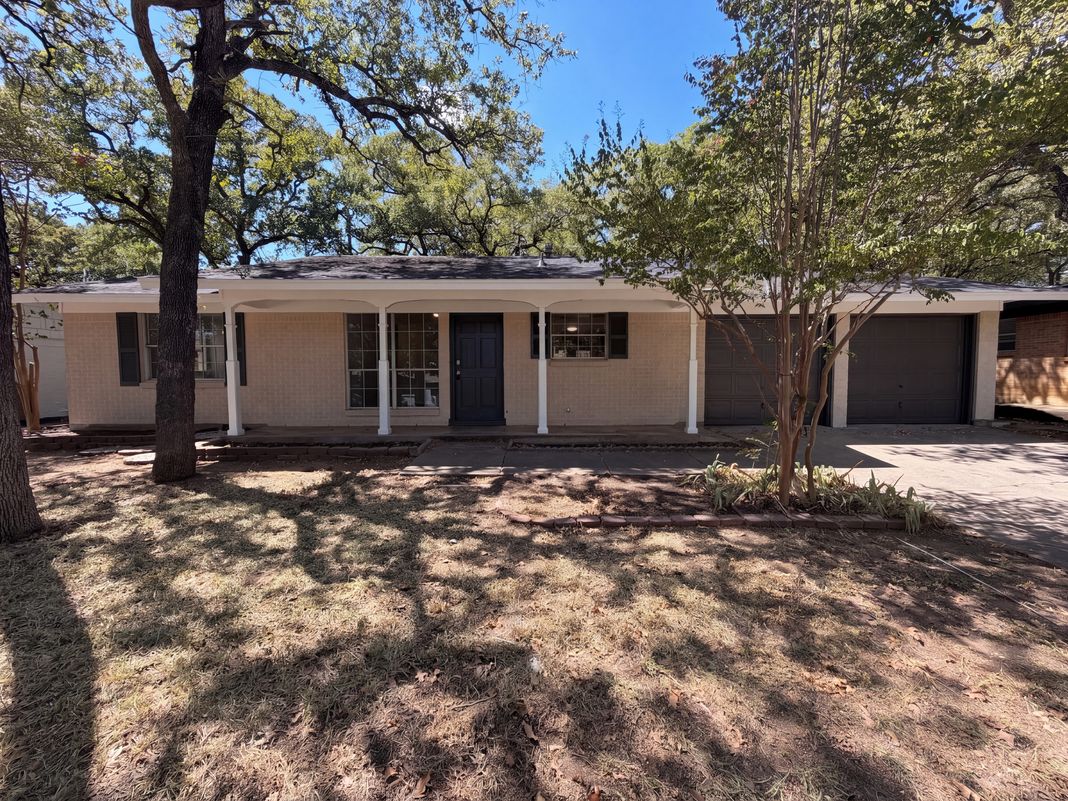 Property photo 1 of 1229 King Dr