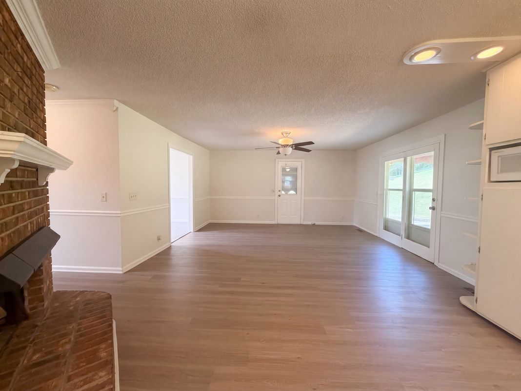 Property photo 3 of 1818 Fox Chase Dr