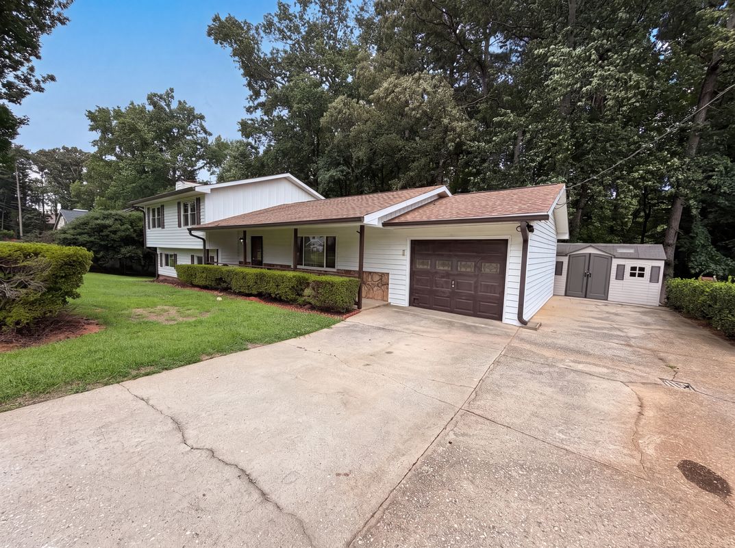 Property photo 1 of 4378 Shady Dr NW