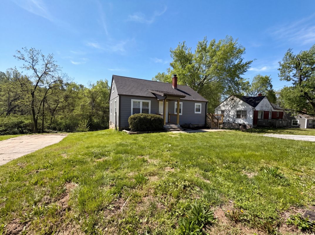 Property photo 1 of 5525 Yecker Ave