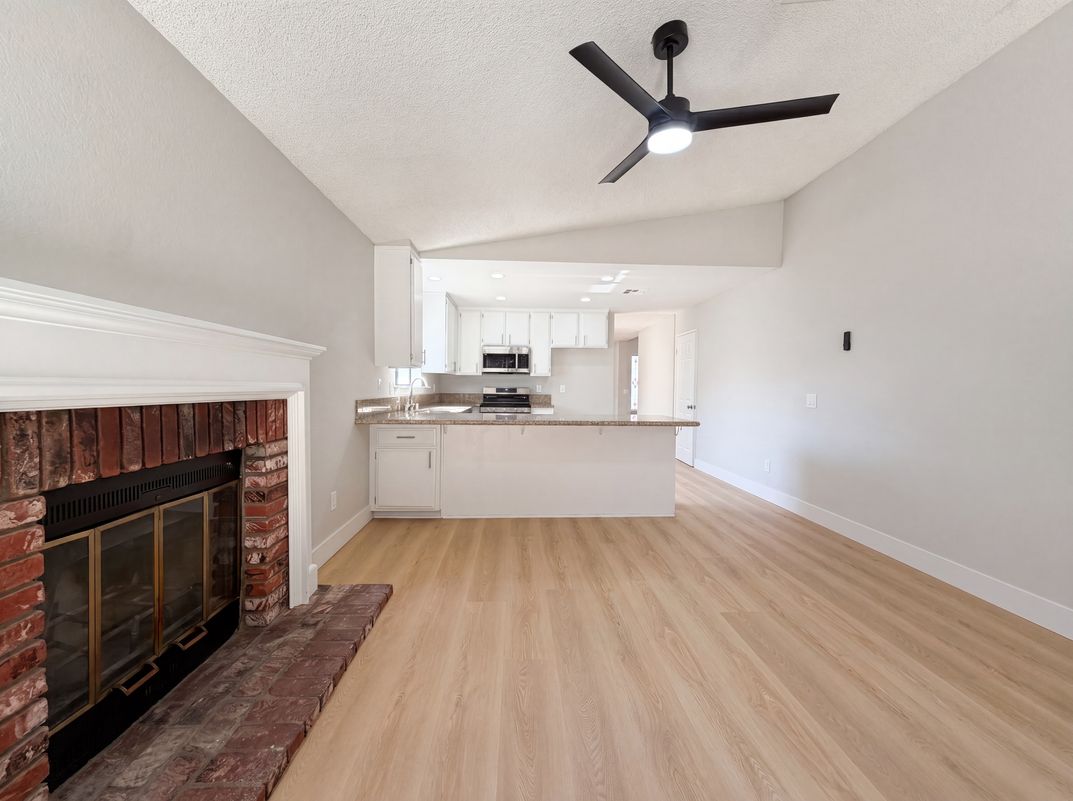 Property photo 3 of 42355 Willeta Ave