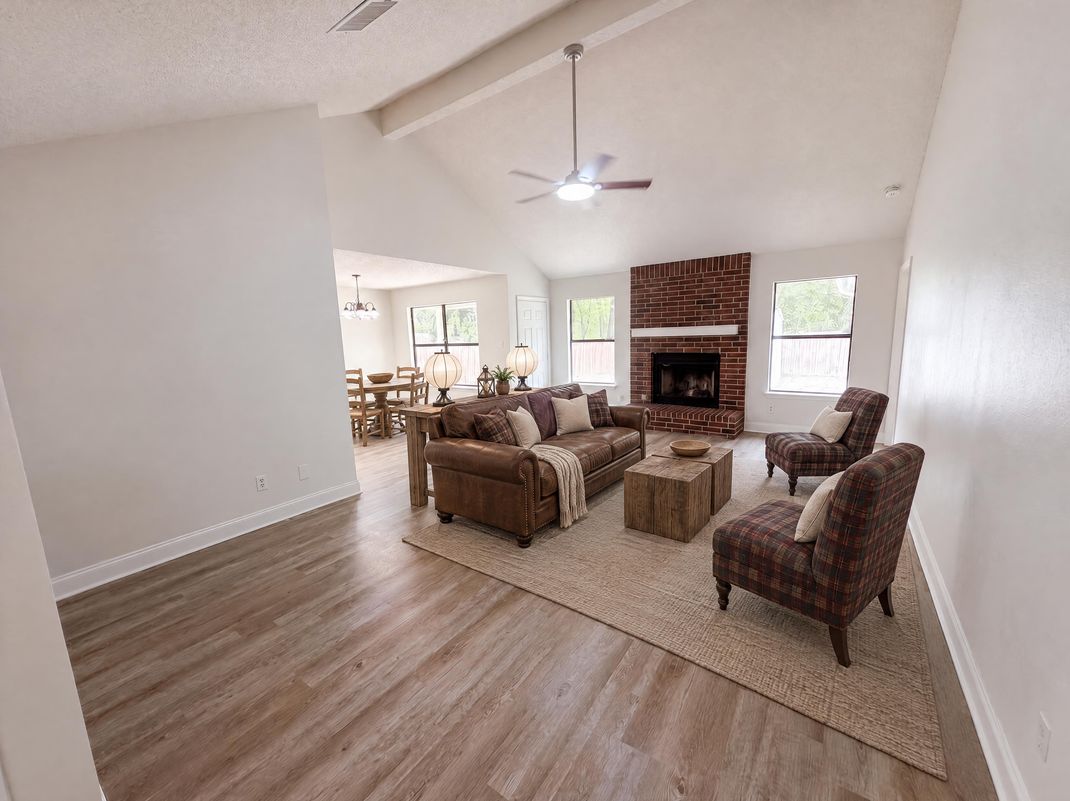 Property photo 3 of 16207 Parkway Dr