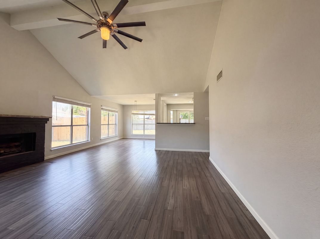 Property photo 3 of 2831 Red Oak Dr