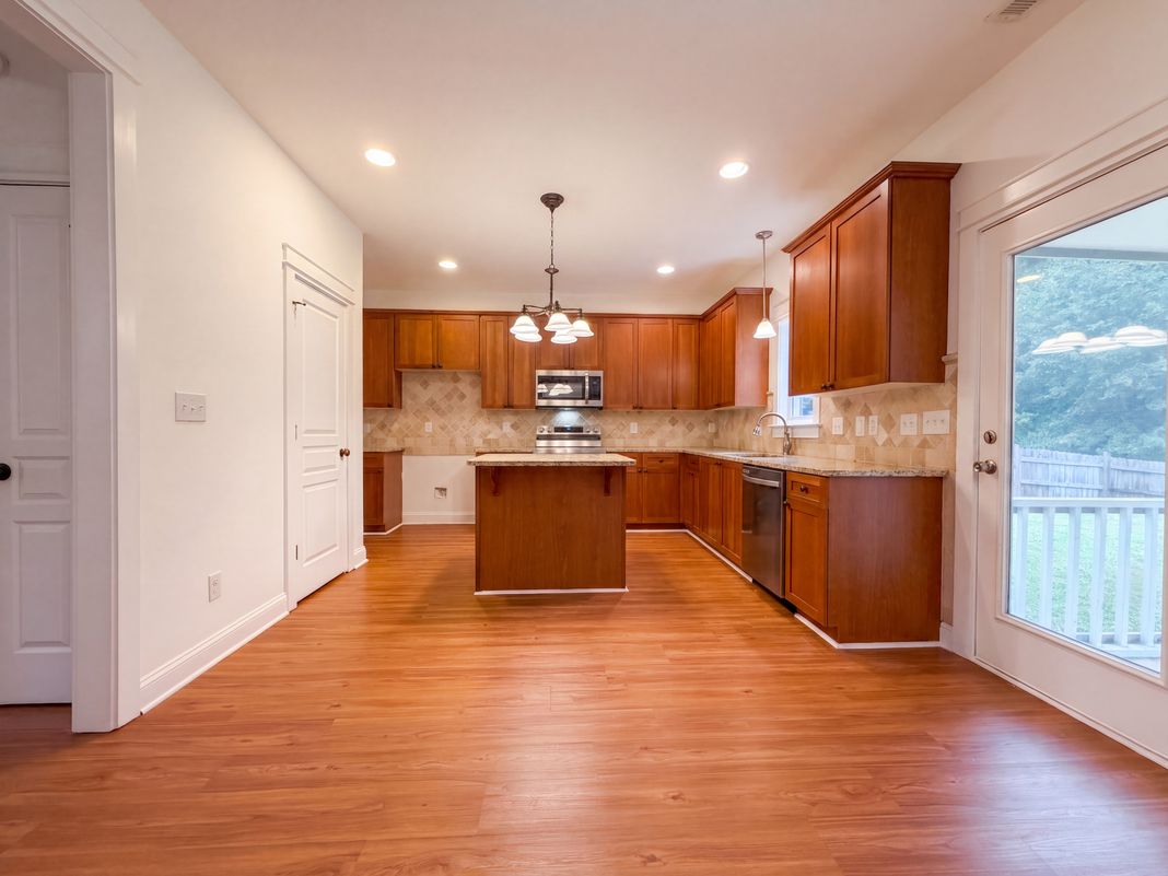 Property photo 2 of 352 Collinsworth Dr