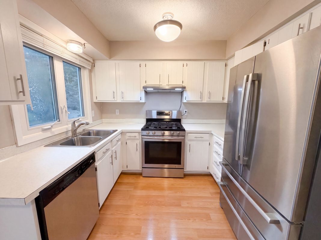 Property photo 2 of 1896 Richal Dr