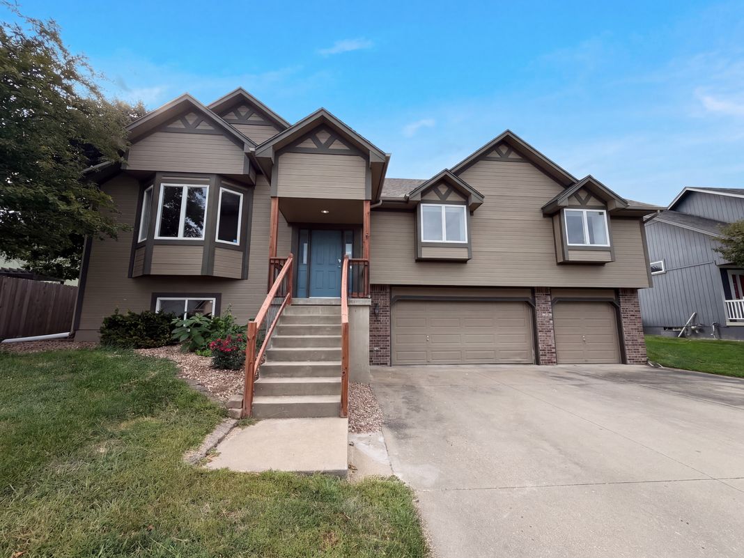 Property photo 1 of 403 S Lakeshore Dr