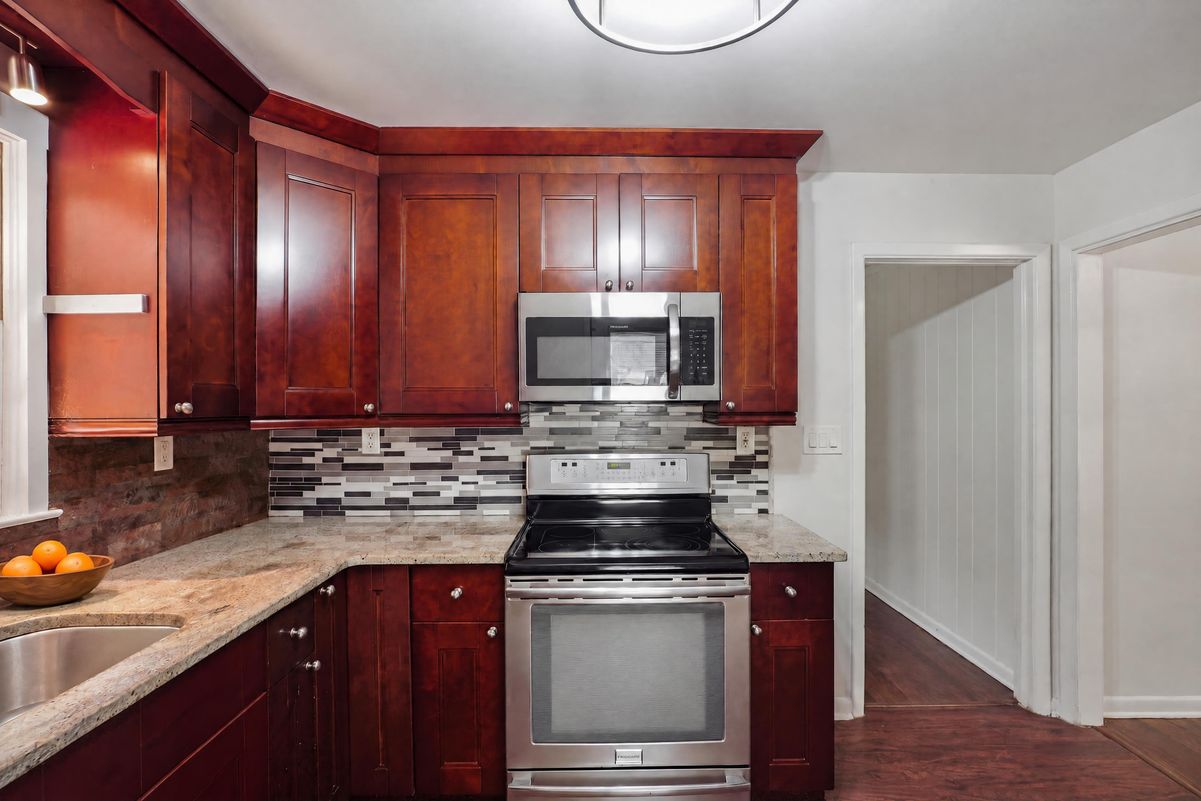 Property photo 2 of 3673 Canadian Way