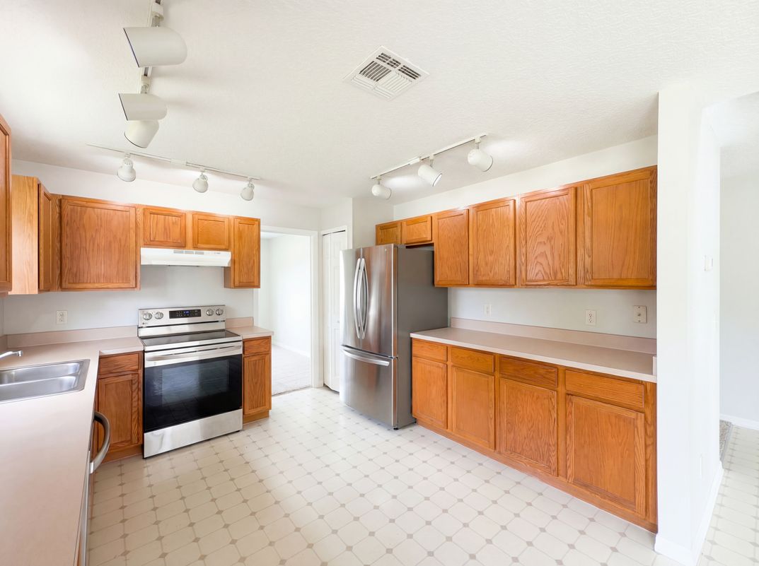Photo 9 of 24 of 1021 Dekleva Dr, Apopka, FL