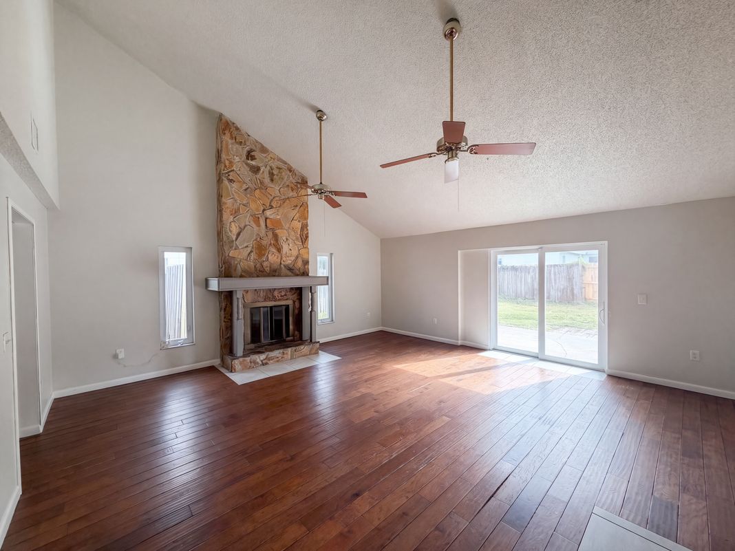 Property photo 3 of 4610 Devon Ave