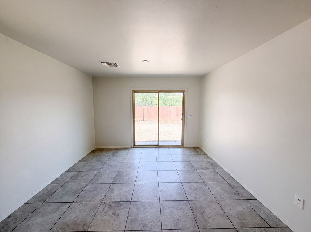 Property photo 3 of 850 W Calle Arroyo Norte