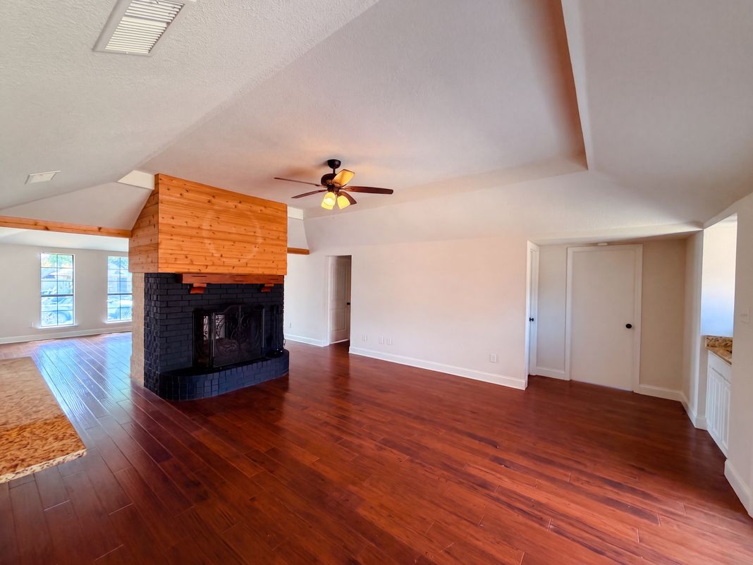 Property photo 3 of 512 W Jefferson St