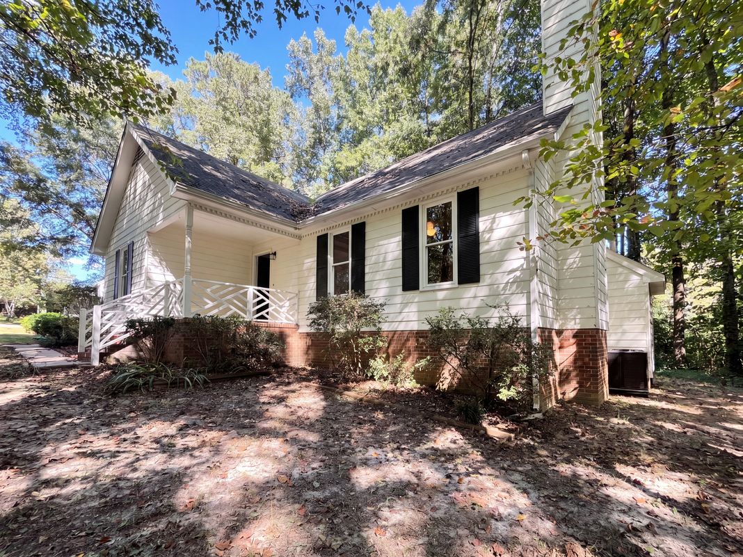 Property photo 1 of 1900 Cedar Ct