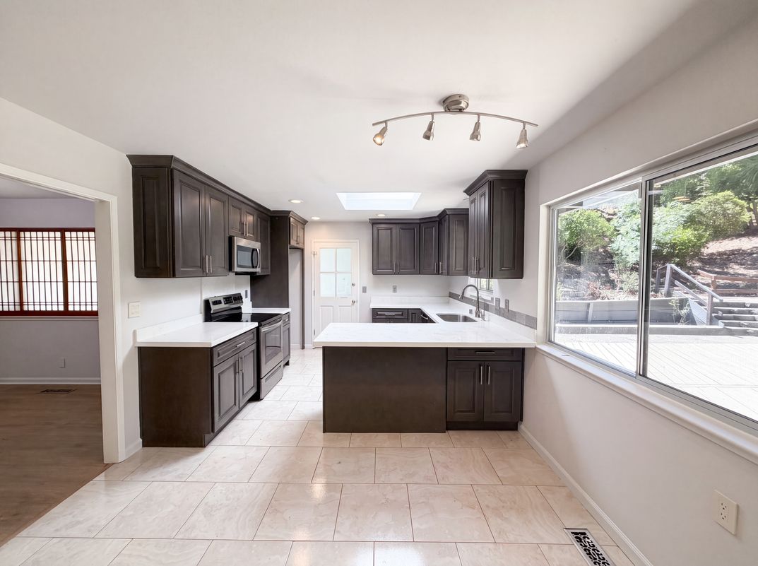 Property photo 2 of 612 Tahos Rd