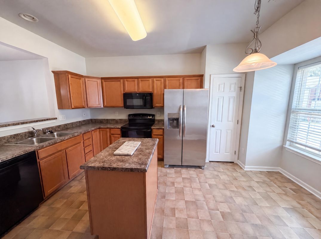 Property photo 2 of 104 Sylvan Oak Way