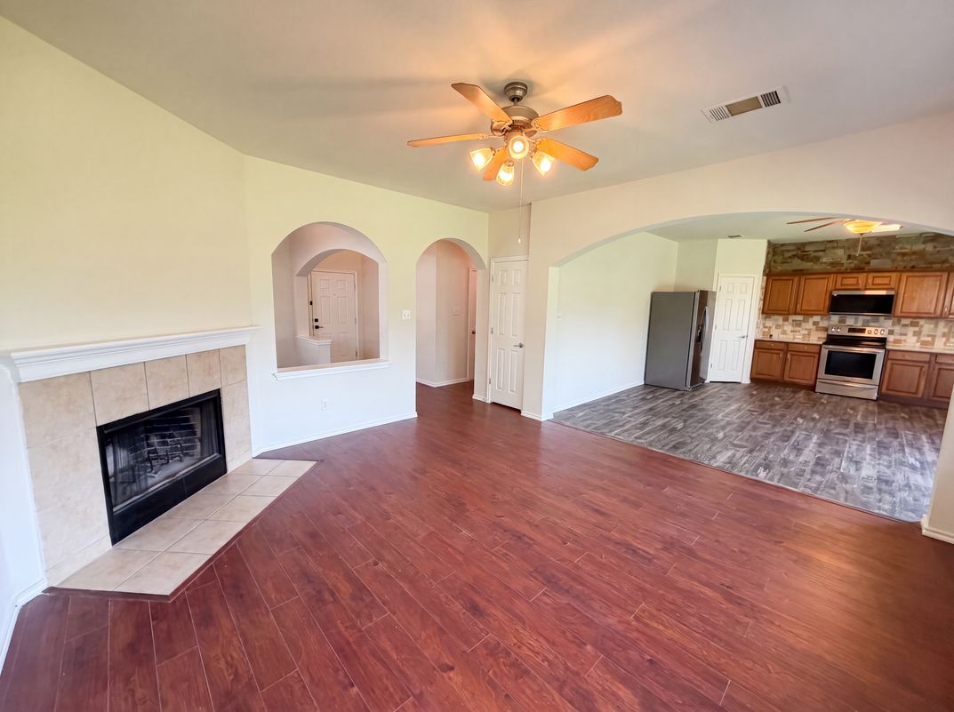 Property photo 3 of 206 Almquist St