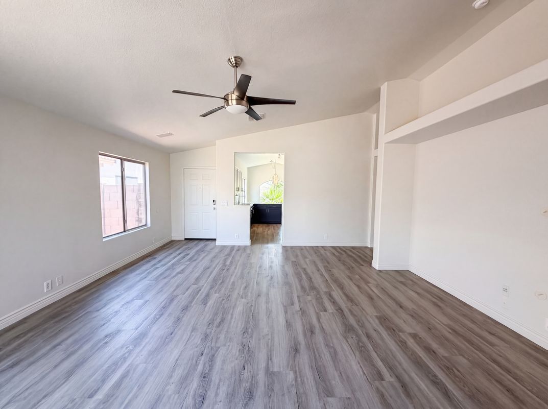 Photo 6 of 32 of 3428 W Via Del Sol Dr, Phoenix, AZ