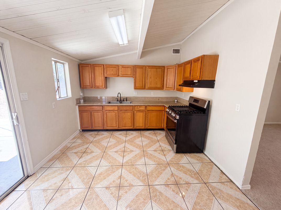 Property photo 2 of 415 E Indian School Ln