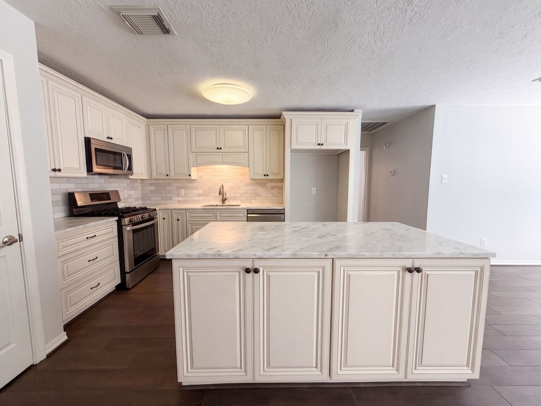 Property photo 2 of 21886 Pinewilde Ct