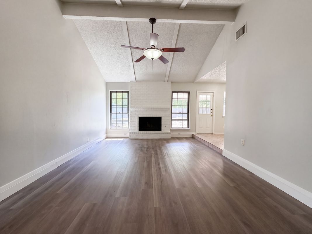 Property photo 3 of 414 Jeanette Dr